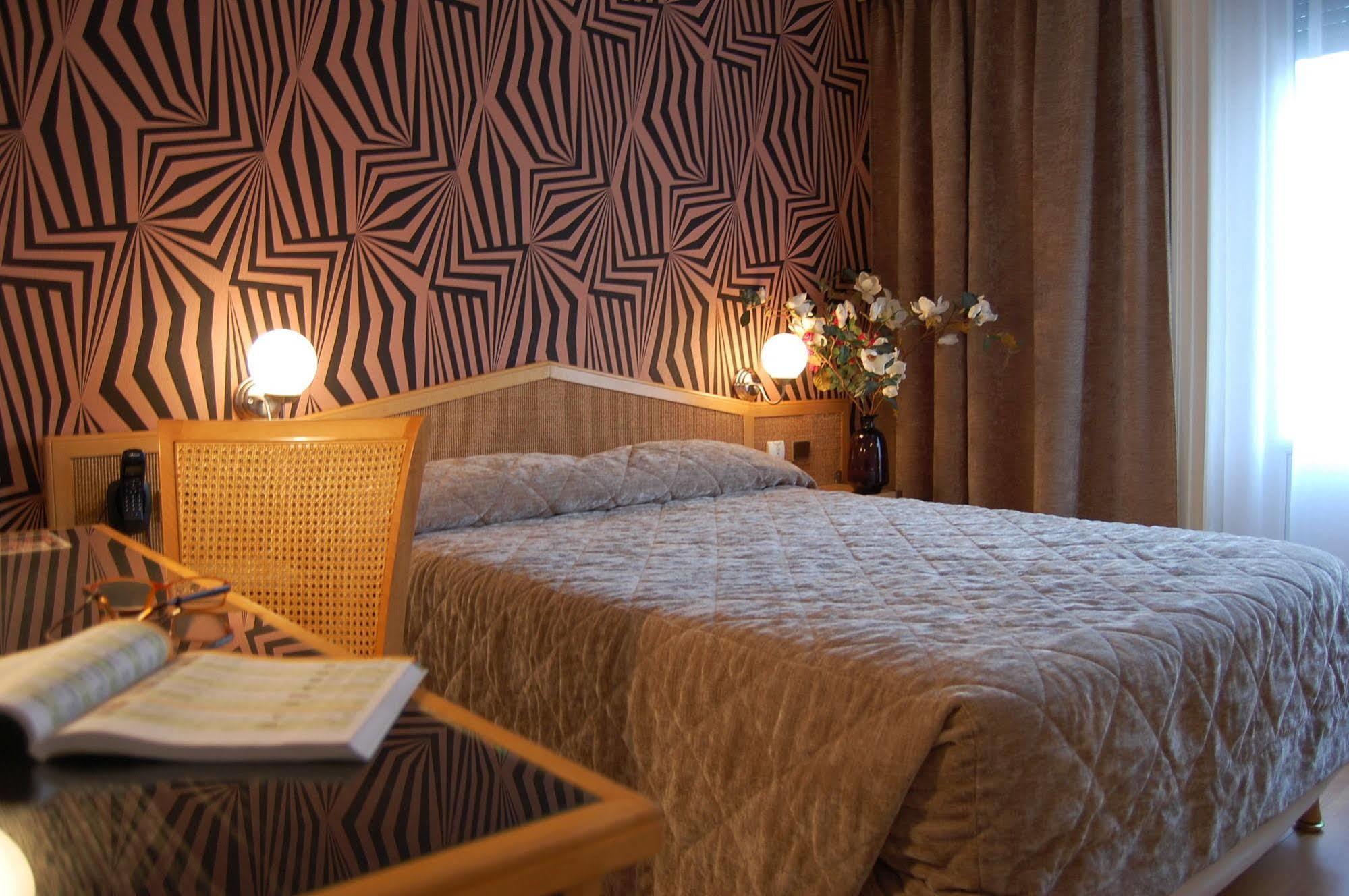 Logis Hotel Du Midi - Saint Etienne Sud Kültér fotó